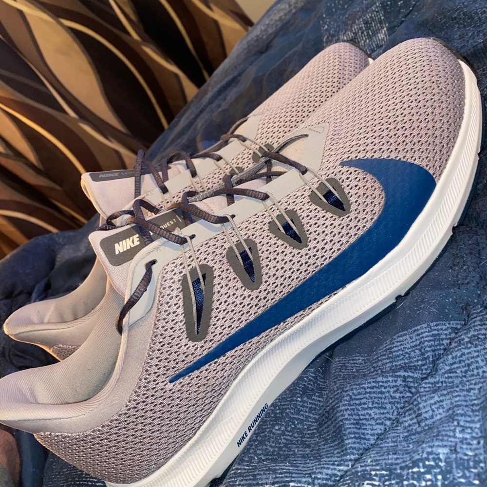 Men’s Nike quest 2